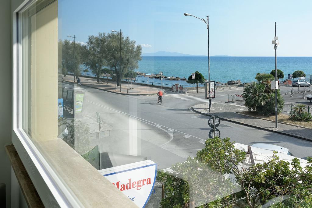 La Madegra Seasuite Salerno Exterior photo